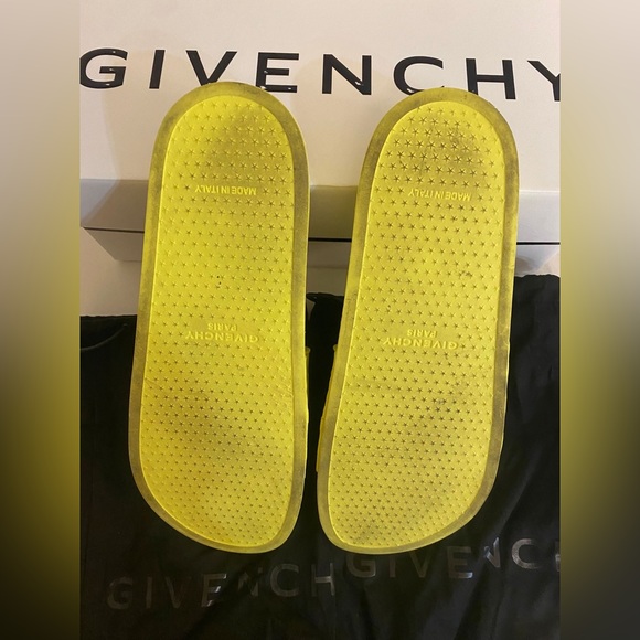 Bright yellow 4G embossed Givenchy Slides - Picture 4 of 4
